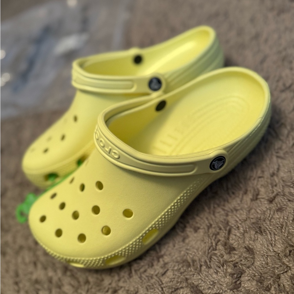 BRAND NEW‼️ CROCS Women's Sandals - Bright Yellow(lemonade)🍋